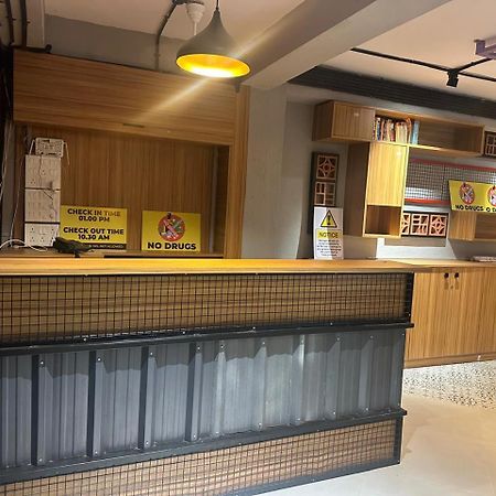 Travotale Hostel And Cowork Koregaonpark Pune Esterno foto
