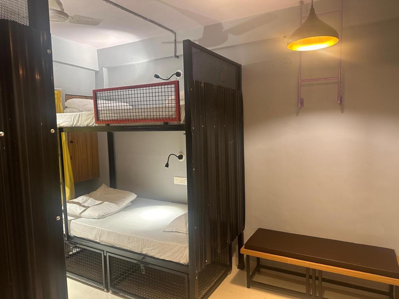 Travotale Hostel And Cowork Koregaonpark Pune Esterno foto