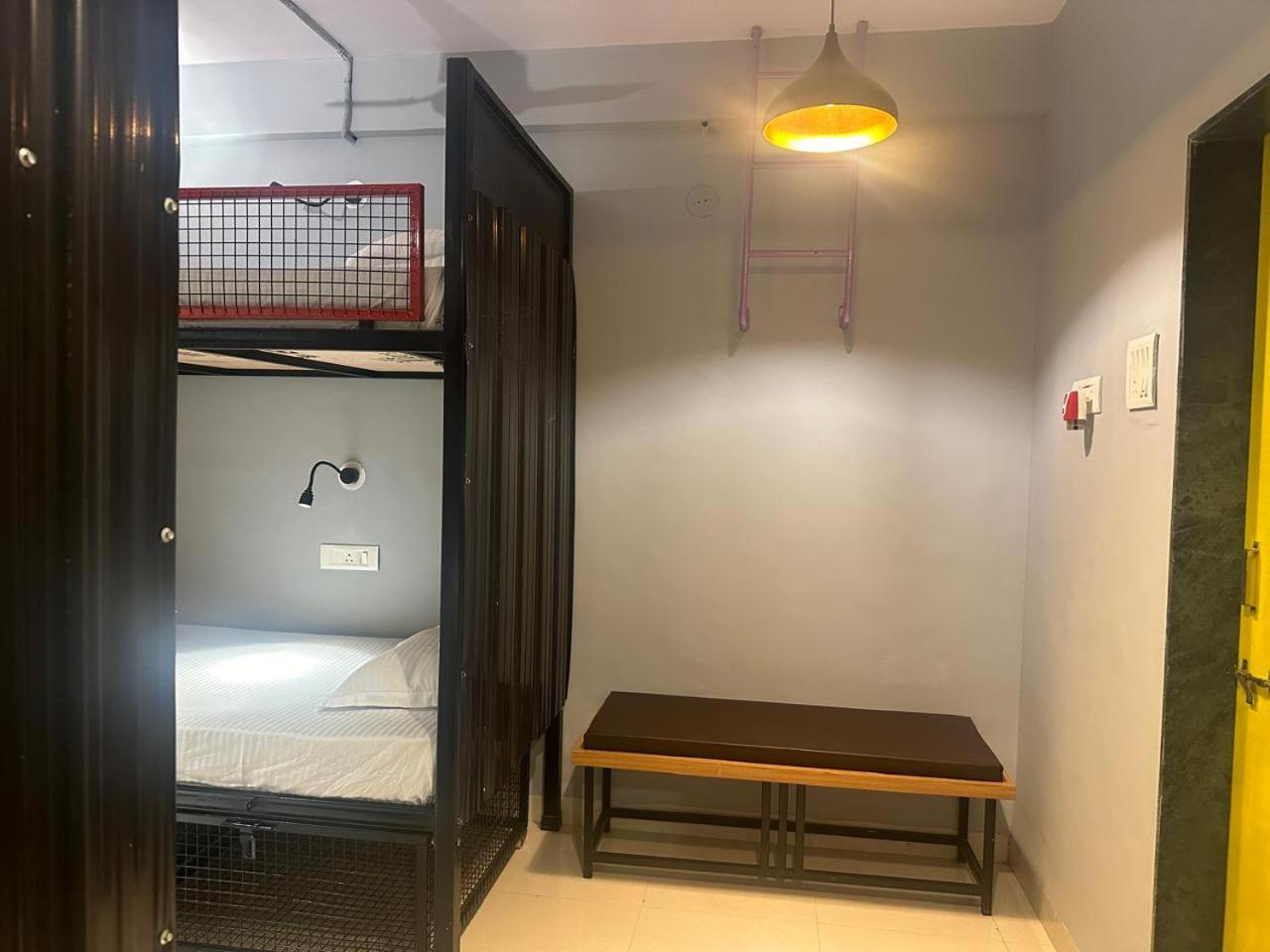 Travotale Hostel And Cowork Koregaonpark Pune Esterno foto