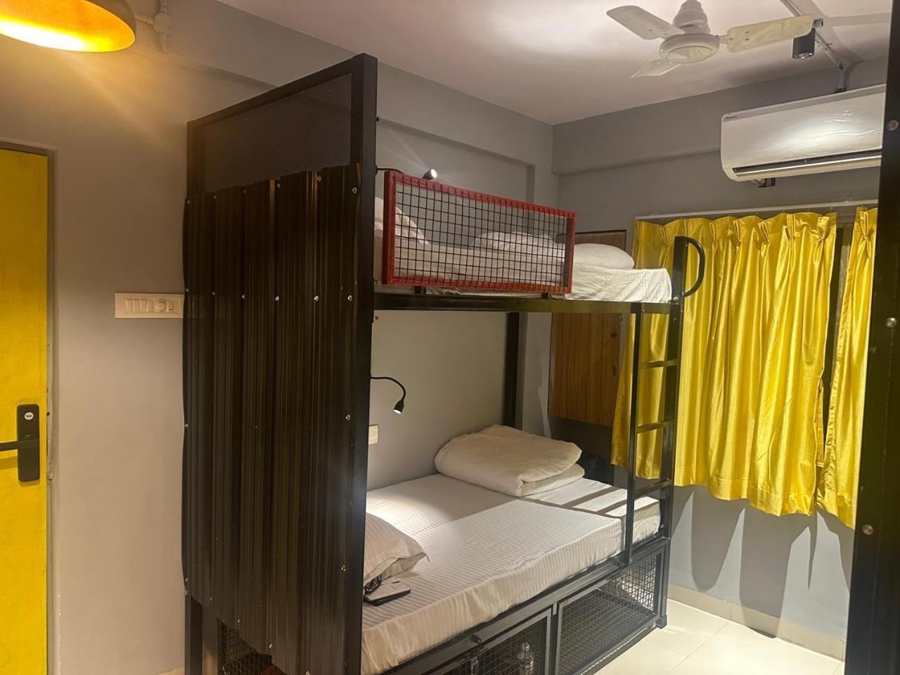 Travotale Hostel And Cowork Koregaonpark Pune Esterno foto