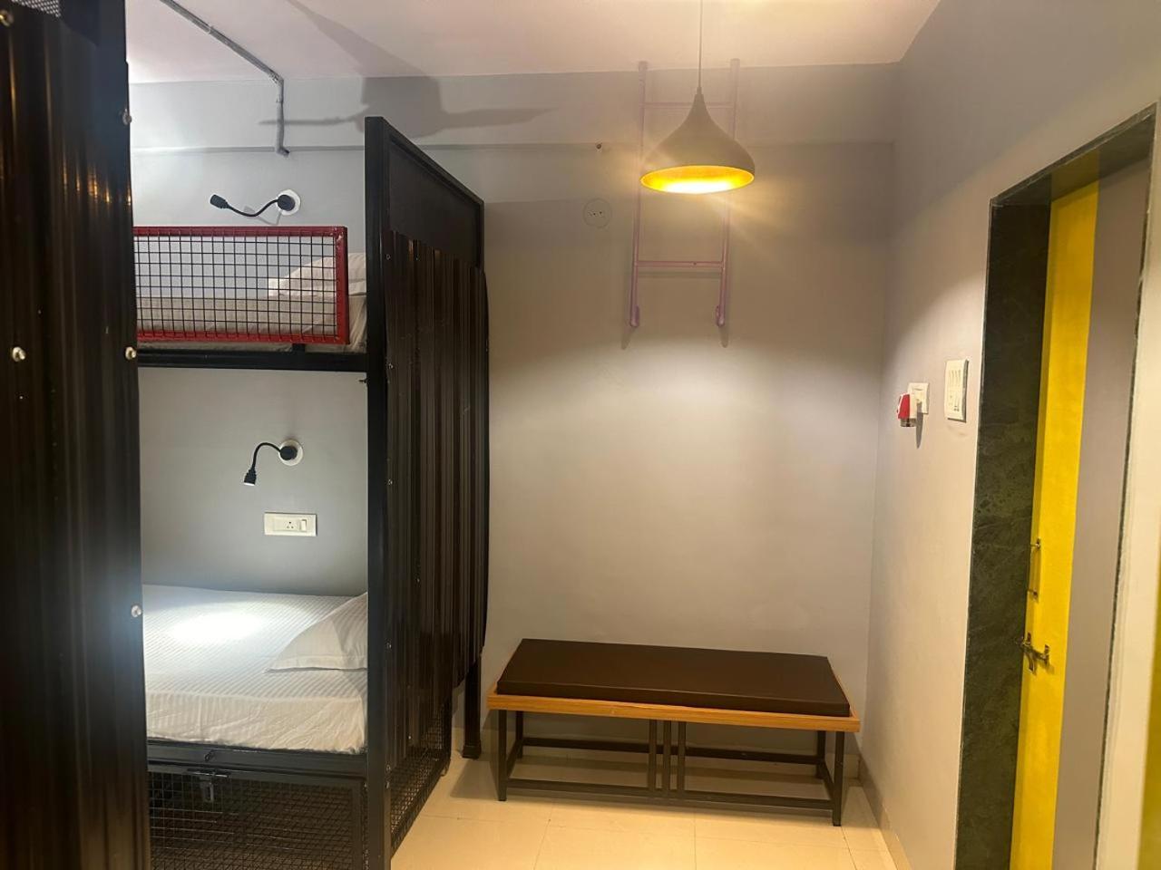 Travotale Hostel And Cowork Koregaonpark Pune Esterno foto