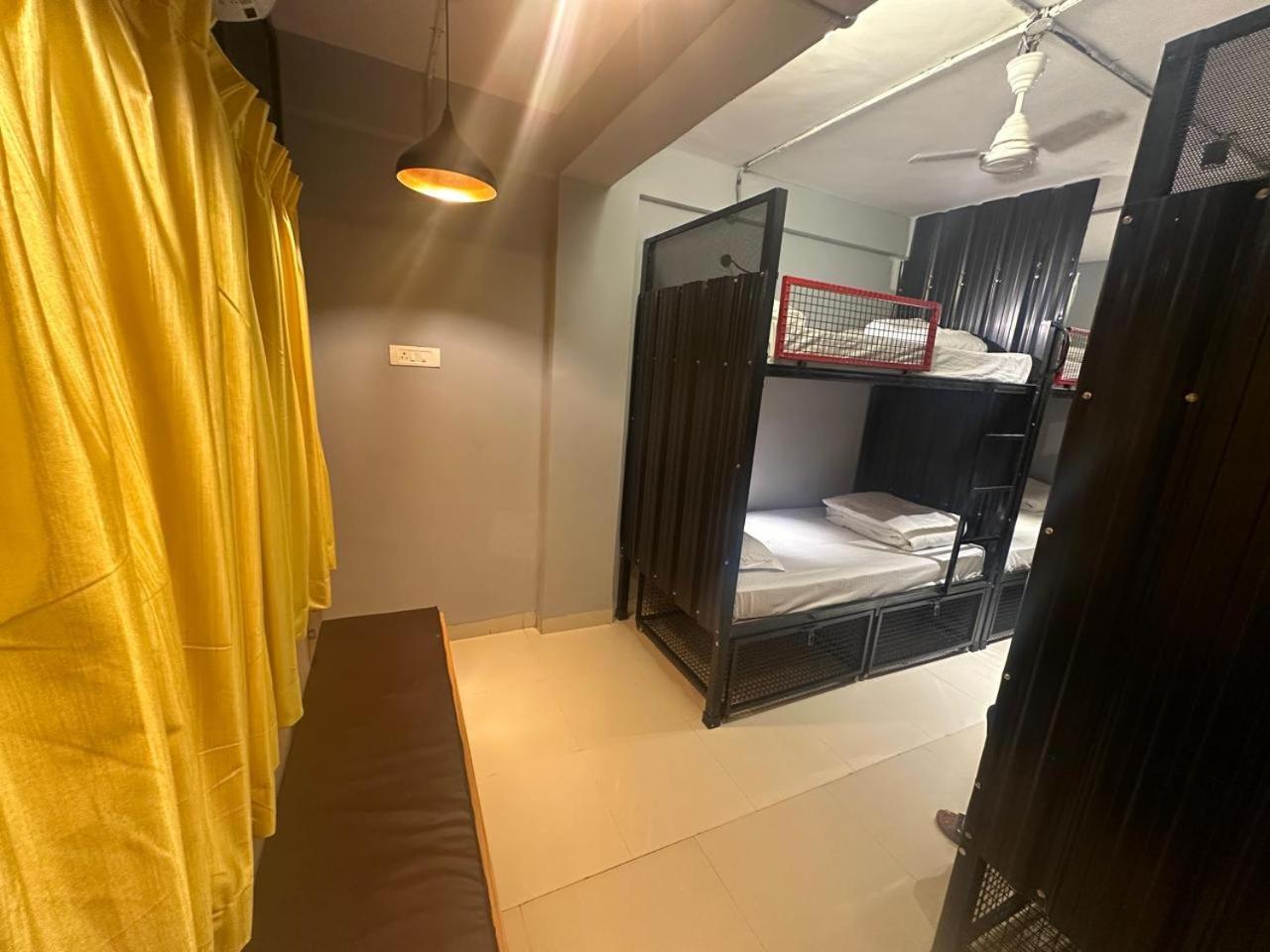 Travotale Hostel And Cowork Koregaonpark Pune Esterno foto