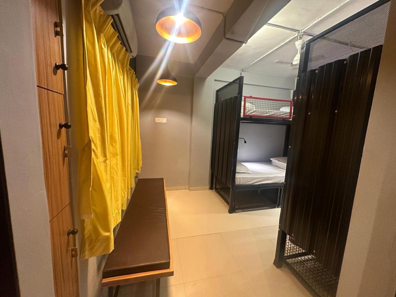 Travotale Hostel And Cowork Koregaonpark Pune Esterno foto