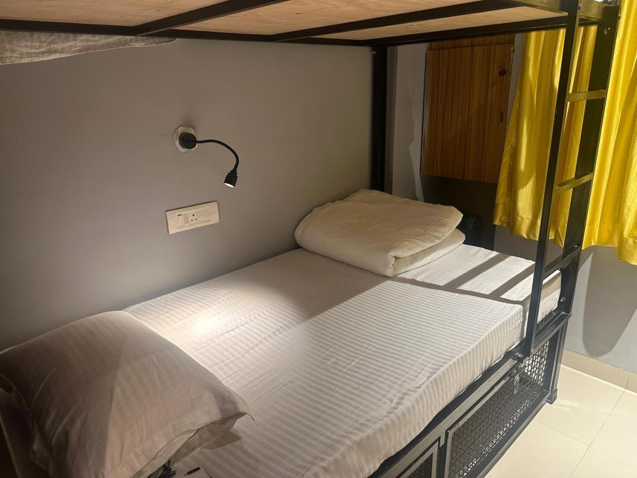 Travotale Hostel And Cowork Koregaonpark Pune Esterno foto