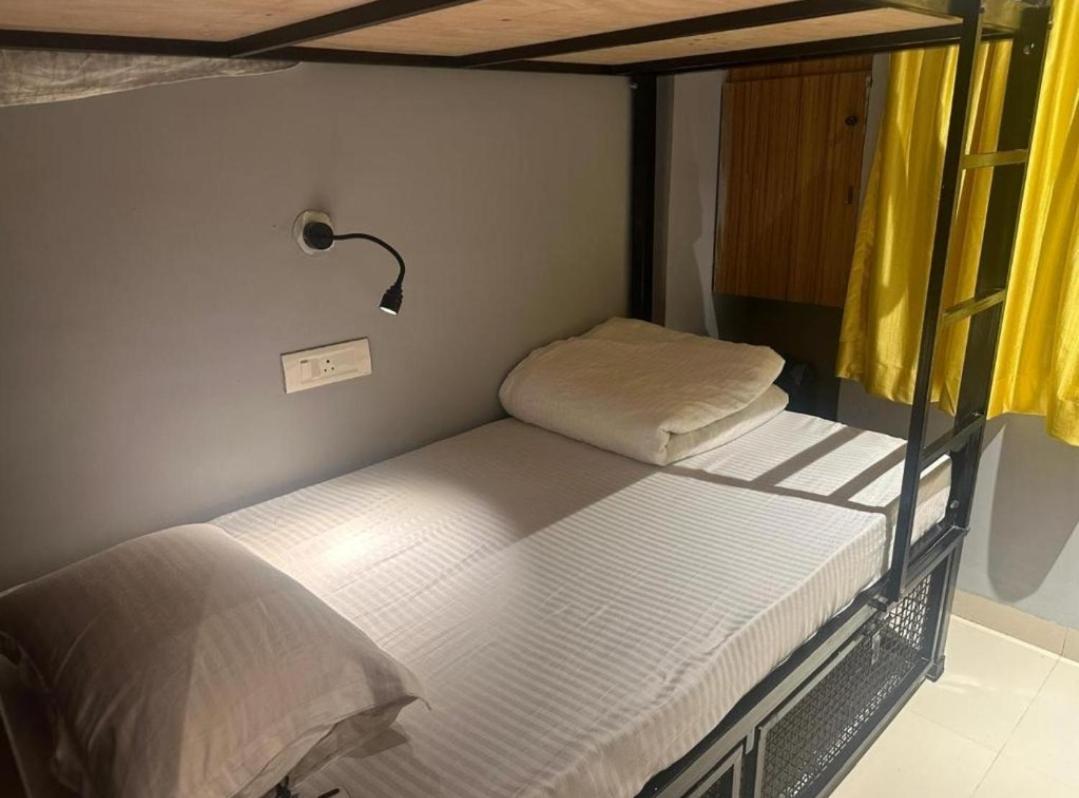 Travotale Hostel And Cowork Koregaonpark Pune Esterno foto