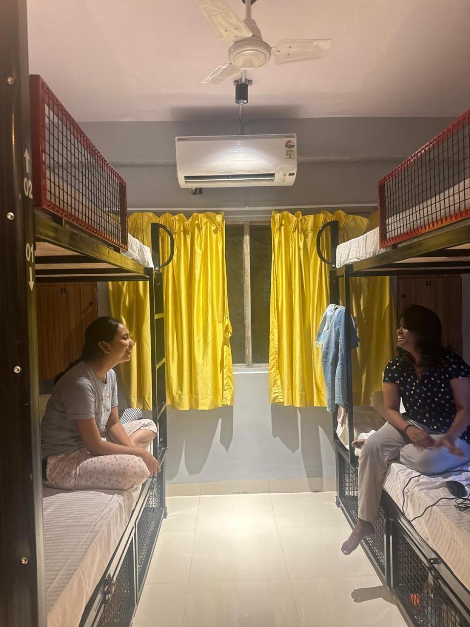 Travotale Hostel And Cowork Koregaonpark Pune Esterno foto